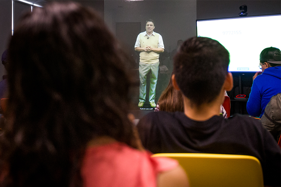 primera clase con un profesor en holograma Tecnológico de Monterrey