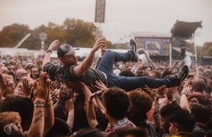 Reseña del Riot Fest 2026: Comunidad, punk rock y… lodo
