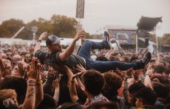 Reseña del Riot Fest 2026: Comunidad, punk rock y… lodo